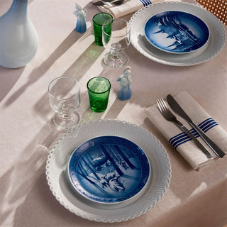 1066049_royalcopenhagenemea_04_collectibles_2023_-royal_copenhagen_annual_christmas_plate