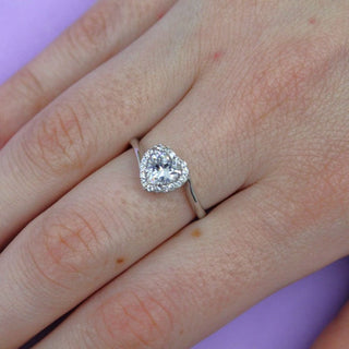 Anello Con Cuore In Oro Bianco 18kt