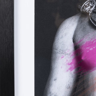 Lienzo-serigrafiado-escultura-clasica-tonos-negro-rosa-gris-mostaza-con-marco-madera-y-cristal7