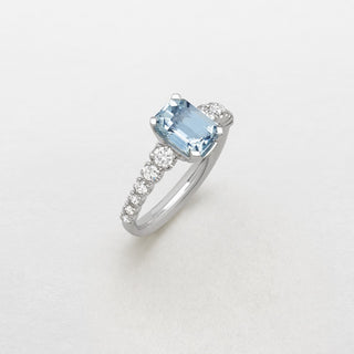 anello-in-oro-bianco-diamanti-e-acquamarina