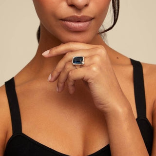 anello-uno-de-50-da-donna-curious-unconventional-silver-con-pietra-blu-centrale-misura-18 (2)