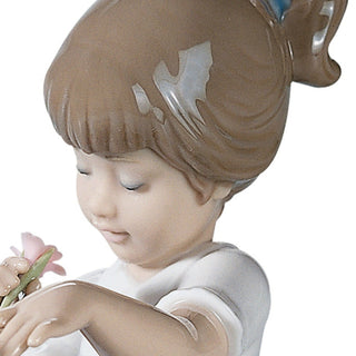 Scultura Bimba Un Tocco d'Eleganza Lladrò