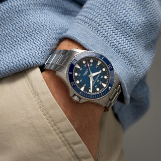 h82505140_wristshot